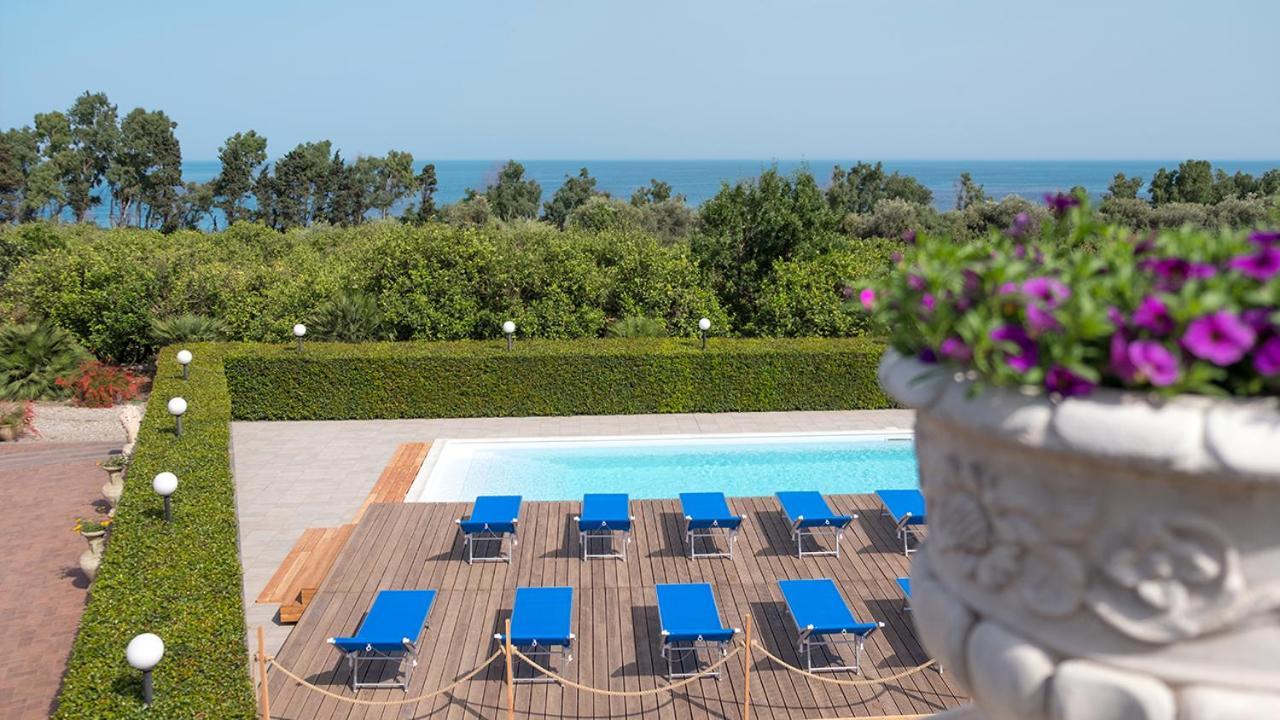 Zahra Agriturismo Ачиреале Экстерьер фото